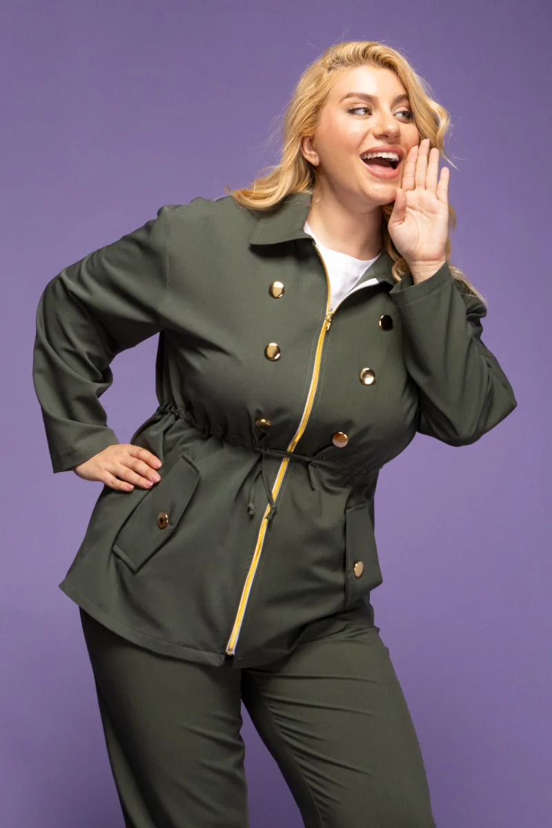 Παρκά με κουμπιά και τσέπες σε λαδί χρώμα plus size
