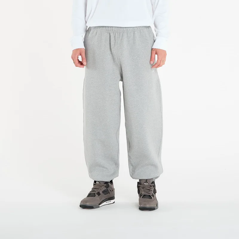 Φόρμα Nike Solo Swoosh Men's Cuffed Fleece Pants Dk Grey Heather/ Lt Smoke Grey/ White XXL
