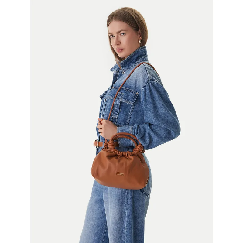 Τσάντα Tommy Hilfiger Th Soft Leather Med Crossover AW0AW18369 Καφέ