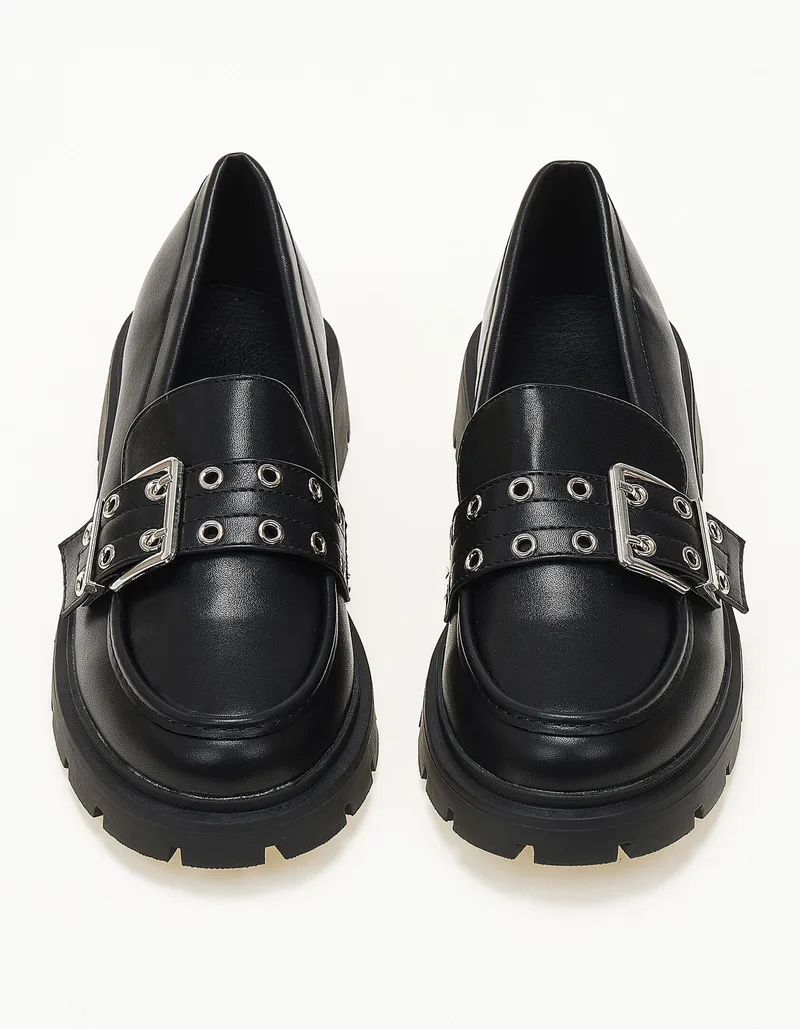 Loafers με τρακτερωτή σόλα και διακοσμητικό χοντρό λουράκι - Μαύρο