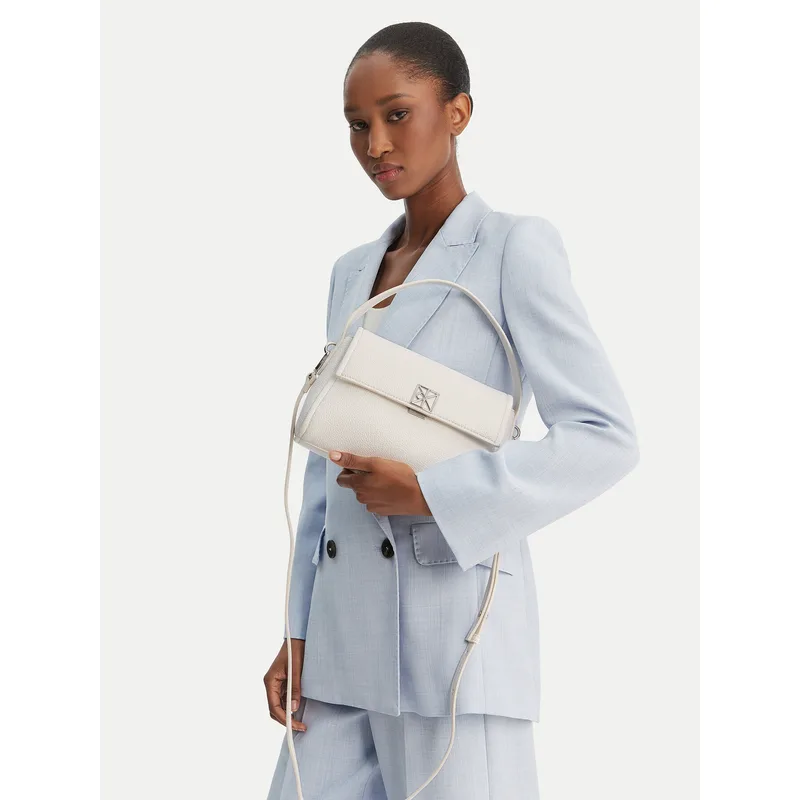 Τσάντα Calvin Klein Emblem Hw Pebble Shoulder Bag 25 LV04F3425G Λευκό