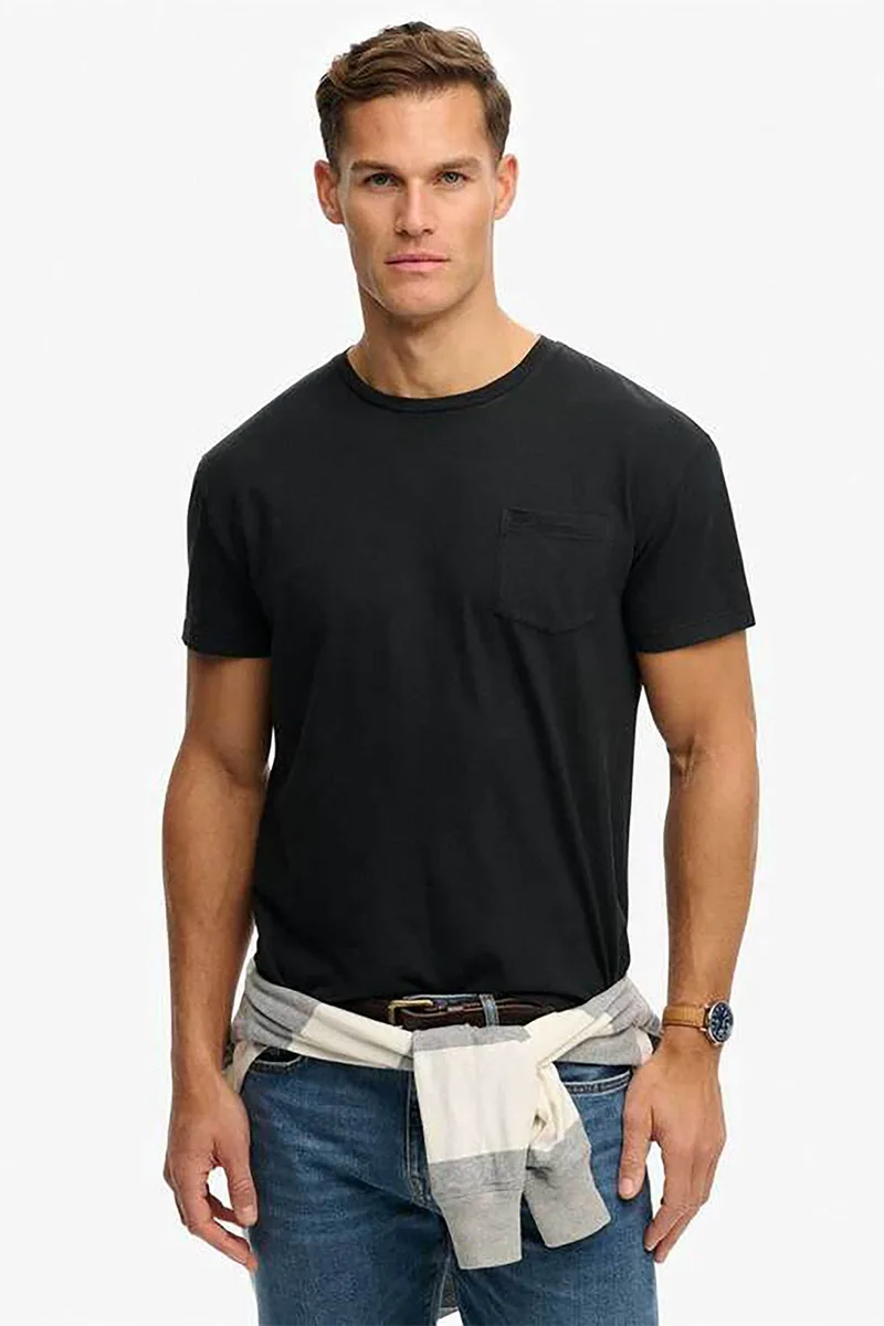 Superdry ανδρικό T-shirt με τσέπη και κεντημένο λογότυπο Relaxed Fit "Classic Pocket" - M1012371A Μαύρο