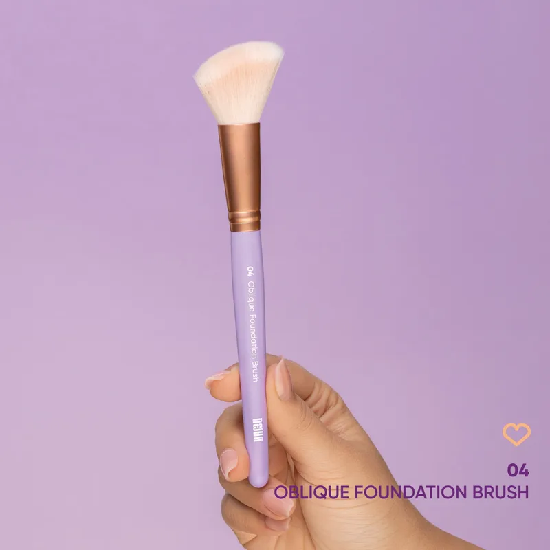 04 Oblique Foundation Brush