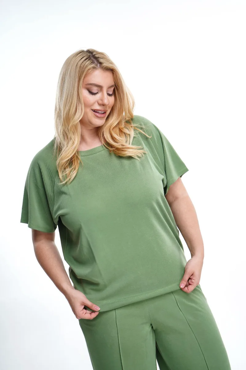 Μπλούζα plus size cupro με ρεγκλάν μανίκια σε λαδί χρώμα