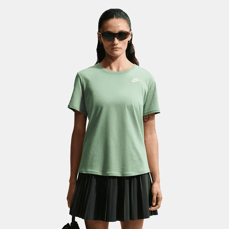 Nike Sportswear Club Essentials Γυναικείο T-Shirt (9000257441_91135)
