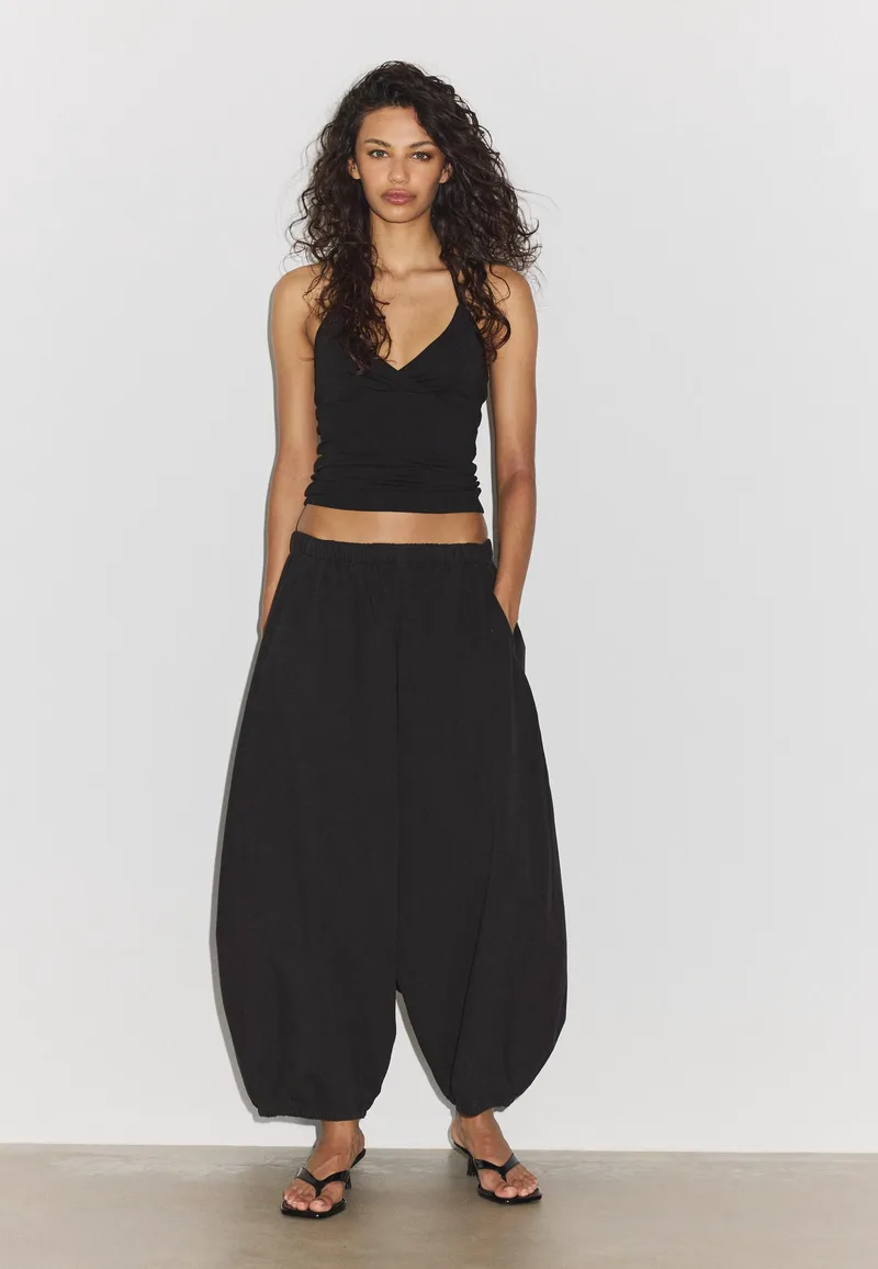 Stradivarius Εφαρμοστό Τοπ Halter Μαύρο M