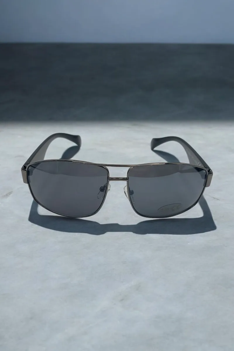 ΓΥΑΛΙΑ ΗΛΙΟΥ ΣΕ ΣΤΥΛ AVIATOR ΜΕ ΑΣΗΜΙ ΣΚΕΛΕΤΟ ΜΕ ΜΑΥΡΟ ΦΑΚΟ