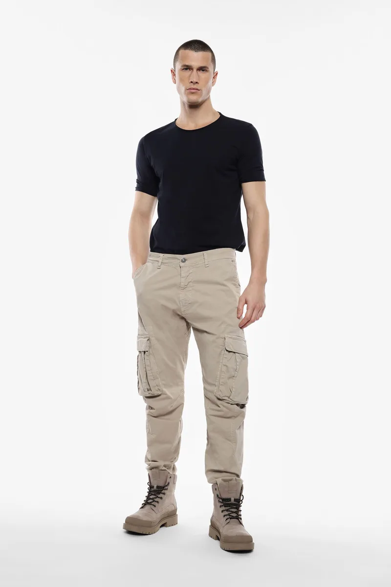 Cargo trousers with side pockets Μπέζ