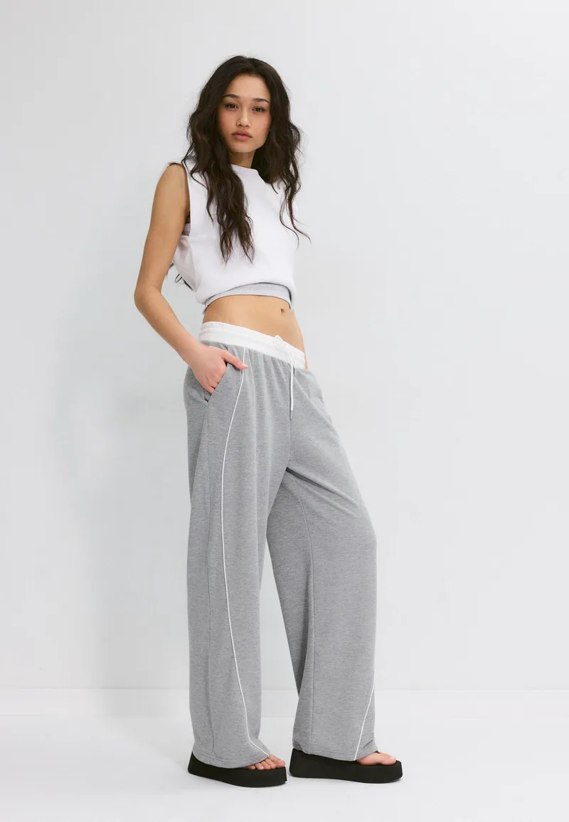 Stradivarius Jogger Παντελόνι Με Stoppers Γκρι Μελανζέ L