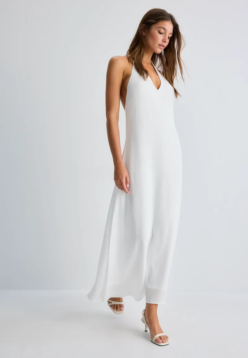 Stradivarius Μίντι Φόρεμα Με Λαιμόκοψη Halter Από Μπαμπούλα Λευκό L