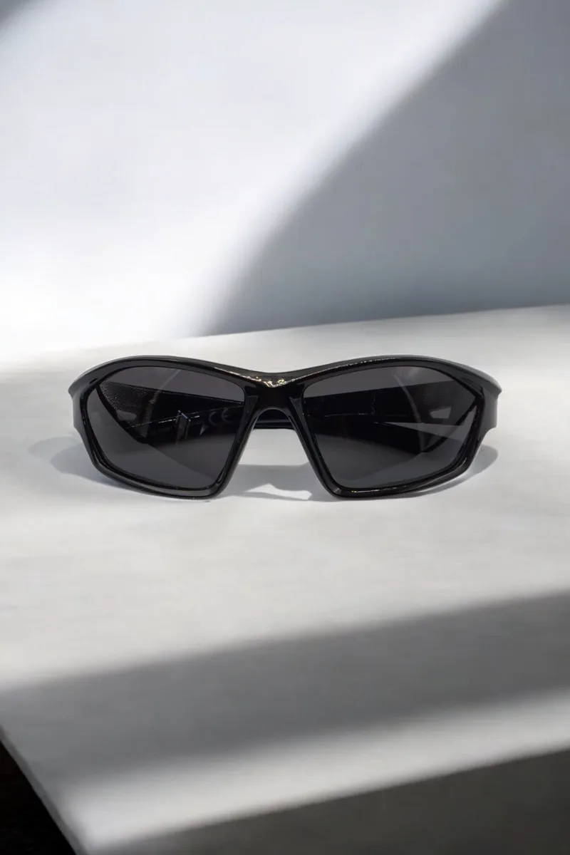 ΓΥΑΛΙΑ ΗΛΙΟΥ POLARIZED SPORT STYLE ΜΑΥΡΟ ΜΕ ΓΚΡΙ ΦΑΚΟ