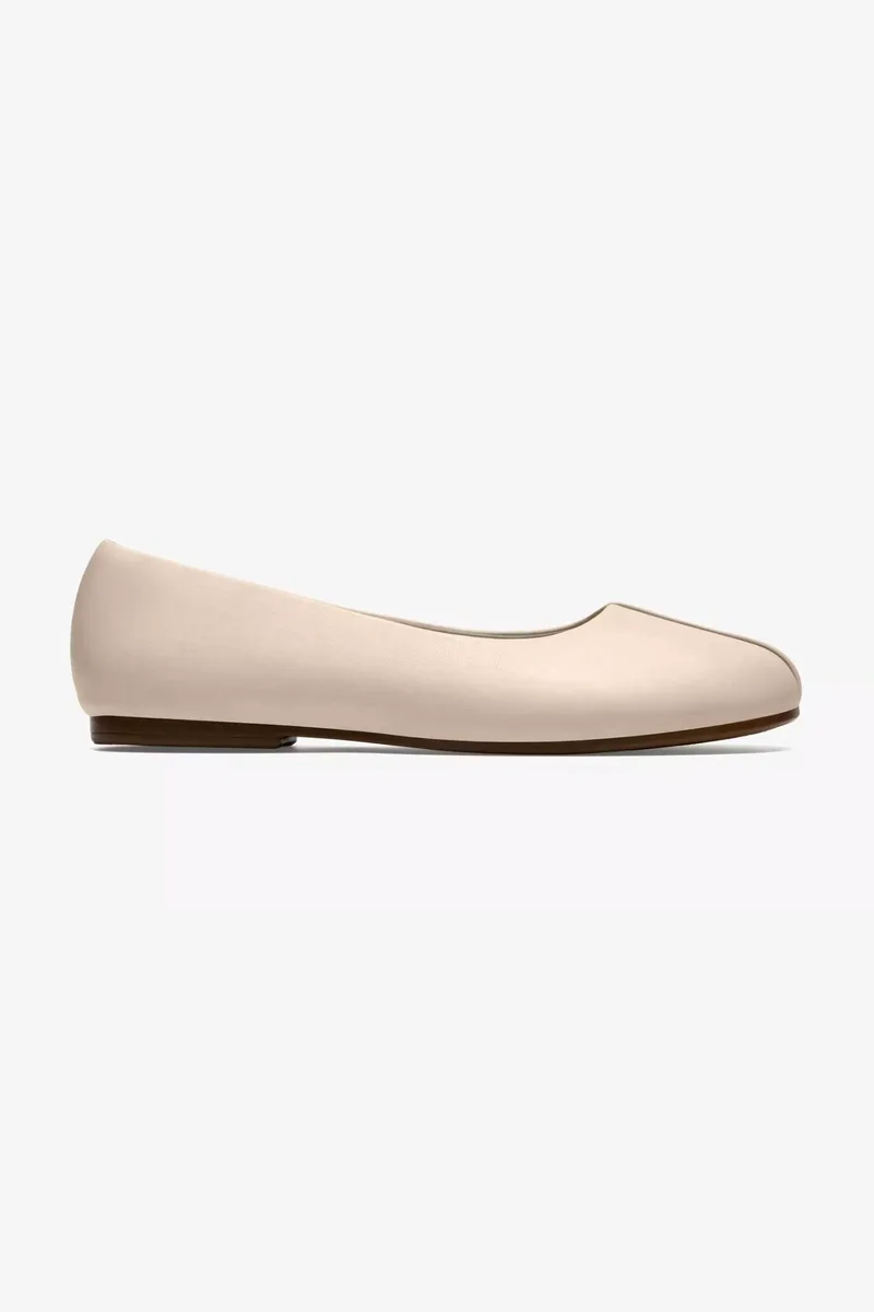 Clarks γυναικείες δερμάτινες μπαλαρίνες "Livia Lily" - 26186640 Εκρού