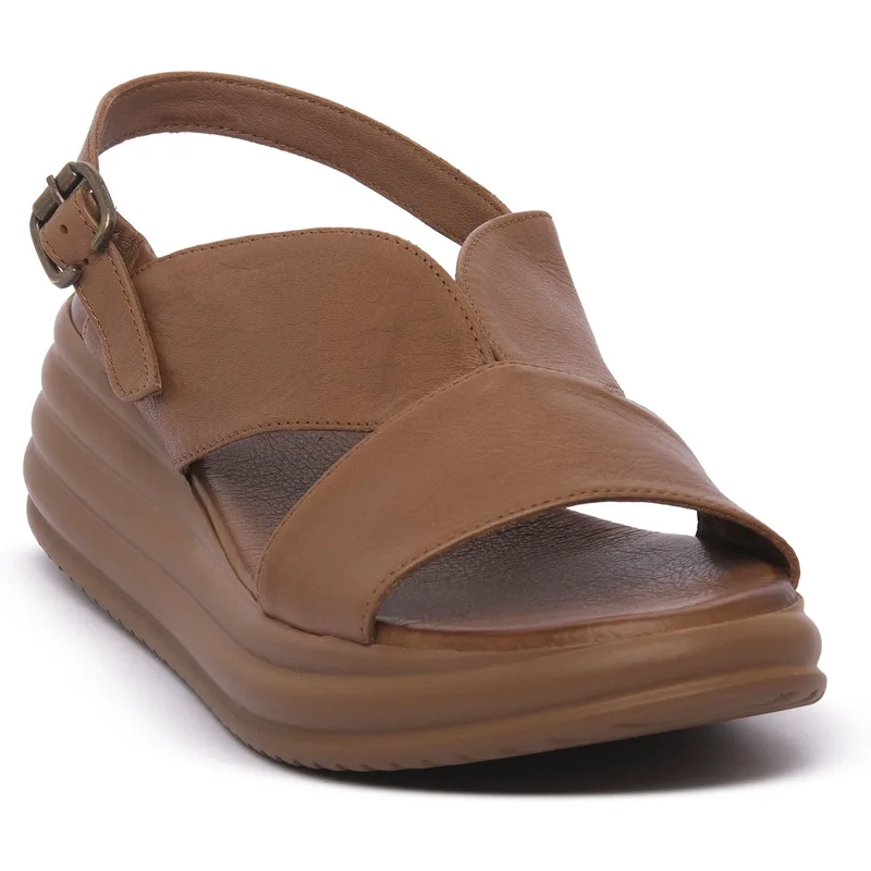 Σανδάλια με πλατφόρμα Bueno Shoes MARRONE