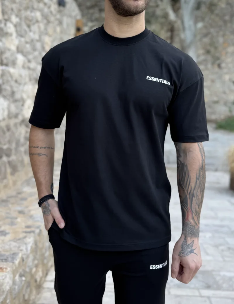 Ανδρική μαύρη oversized κοντομάνικη μπλούζα με λογότυπο στην πλάτη ES008M