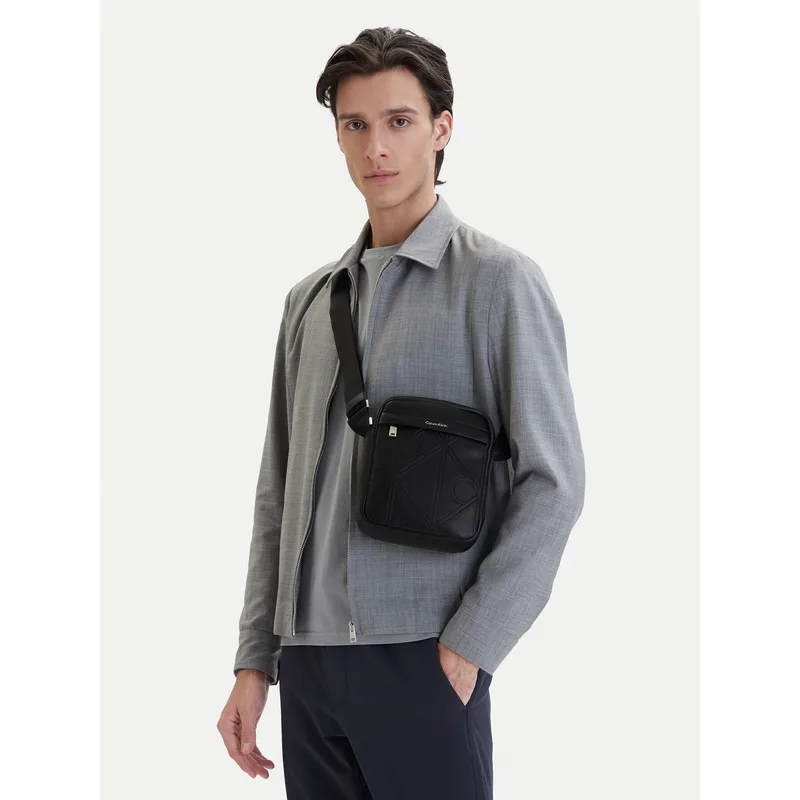 Τσαντάκι Calvin Klein Emblem Aop Emboss Reporter LV04D3331G Μαύρο