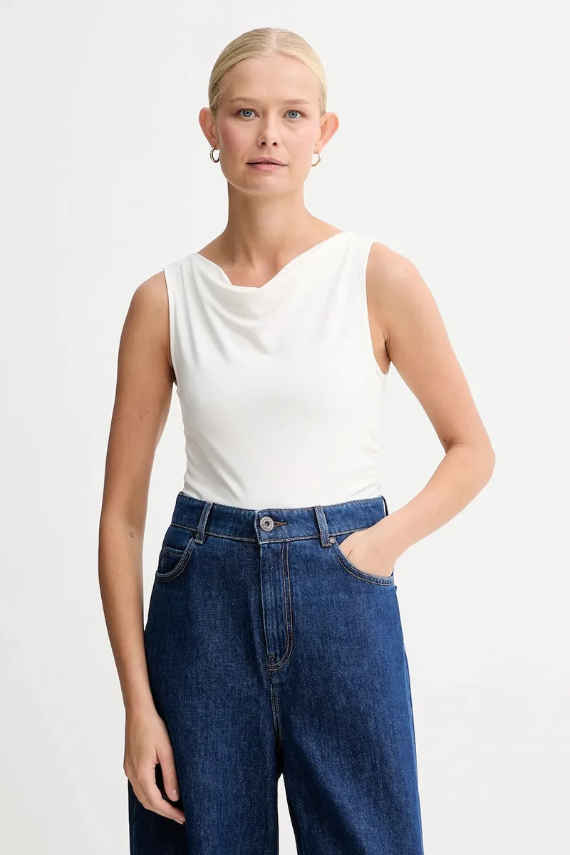 Top Levi's