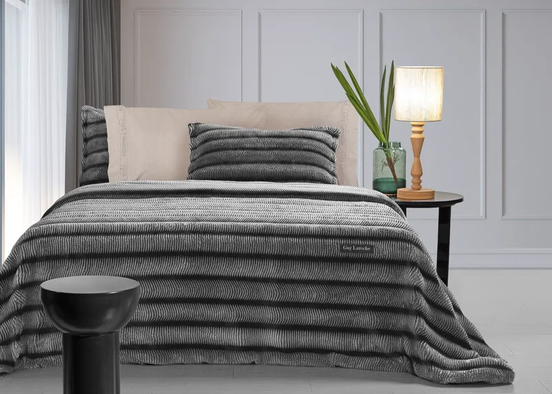 Κουβέρτα Γούνινη King Size Guy Laroche Gazelle Black 260x240