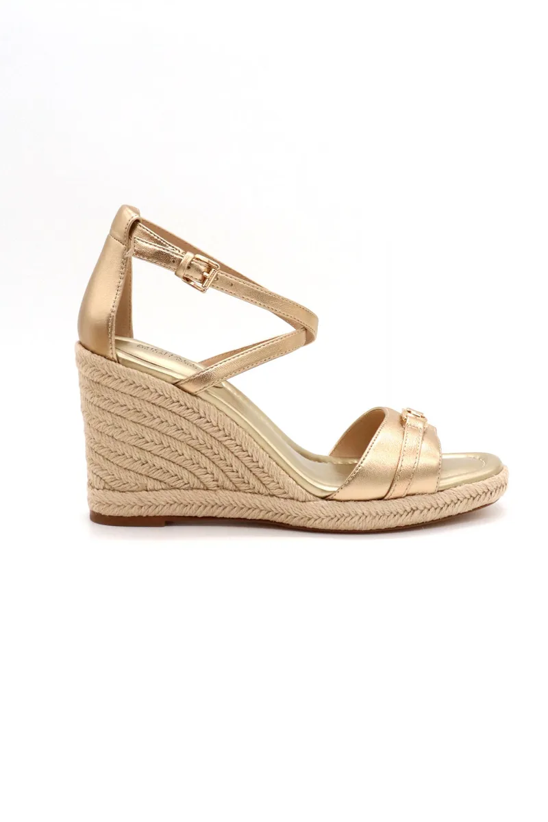 MICHAEL KORS ΠΑΠΟΥΤΣΙΑ ΠΛΑΤΦΟΡΜEΣ MANDY WEDGE METAΛΛΙΚΟ LOGO ΧΡΥΣΟ
