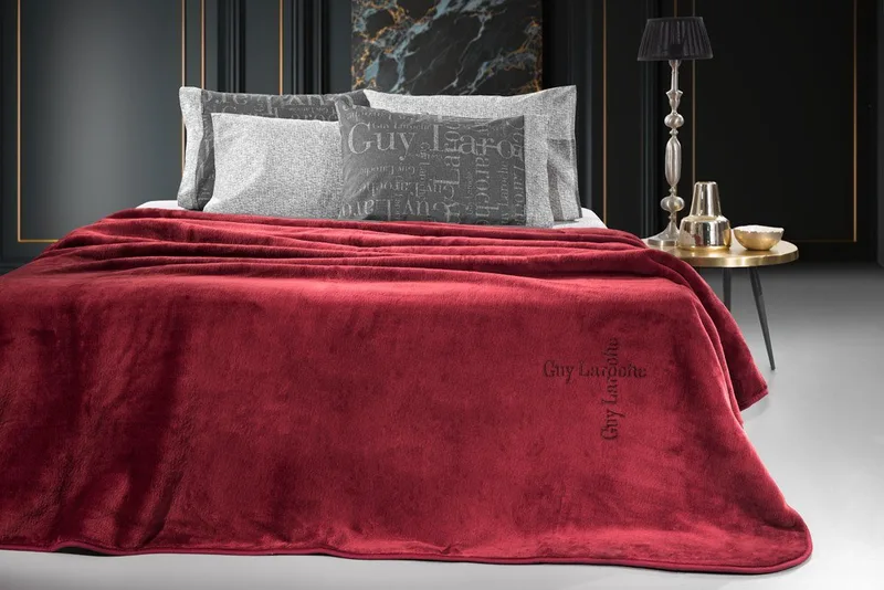 Κουβέρτα Βελουτέ Υπέρδιπλη Guy Laroche Logo Burgundy 220x240