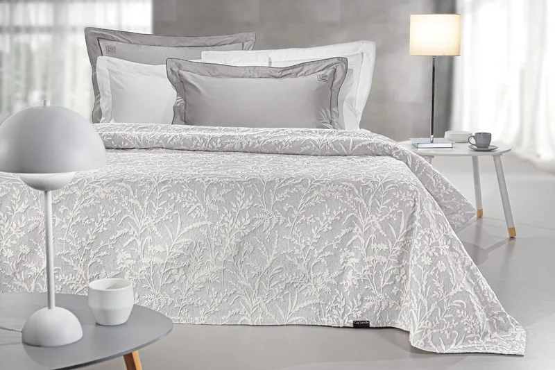 Κουβέρτα King Size Guy Laroche Bouquet Smoke 260x250