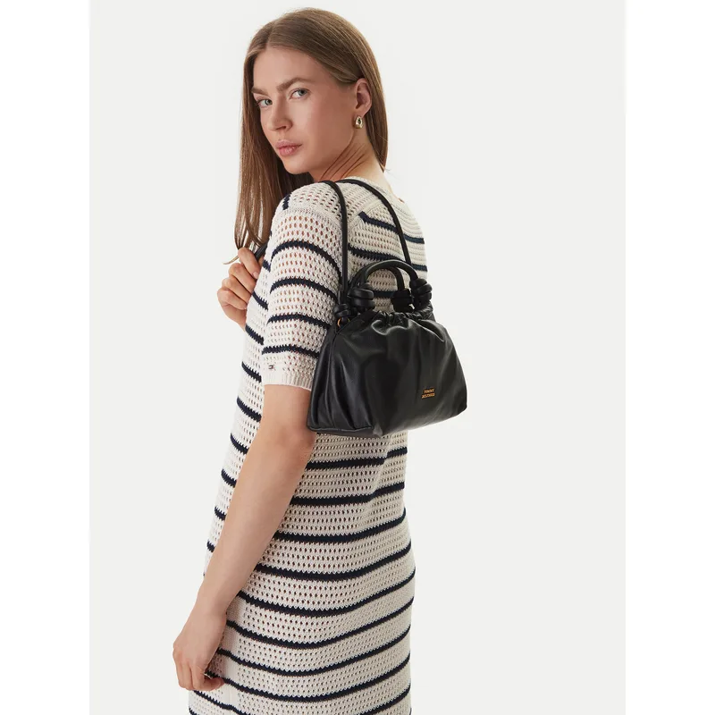 Τσάντα Tommy Hilfiger Th Soft Leather Med Crossover AW0AW18369 Μαύρο