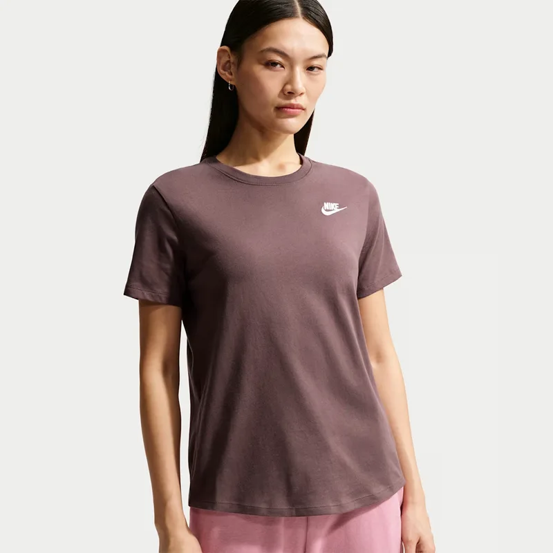 Nike Sportswear Club Essentials Γυναικείο T-shirt (9000253031_90150)