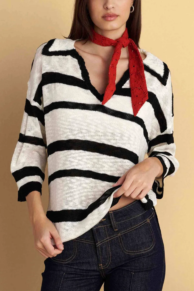 Attrattivo γυνακεία μπλούζα πλεκτή με ριγέ σχέδιο - 9P23391 Μπεζ