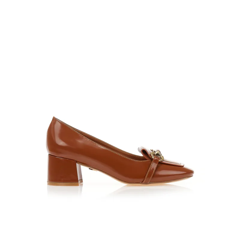 Γόβες loafers TSOUKALAS καφέ δερματίνη με χρυσές αγκράφες ΚΑΦΕ