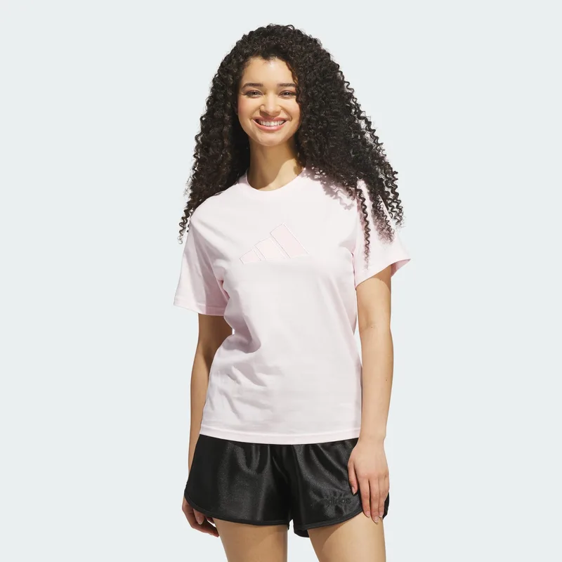adidas sportswear W Satin-Filled Logo Graphic T-Shirt (9000284745_94707)