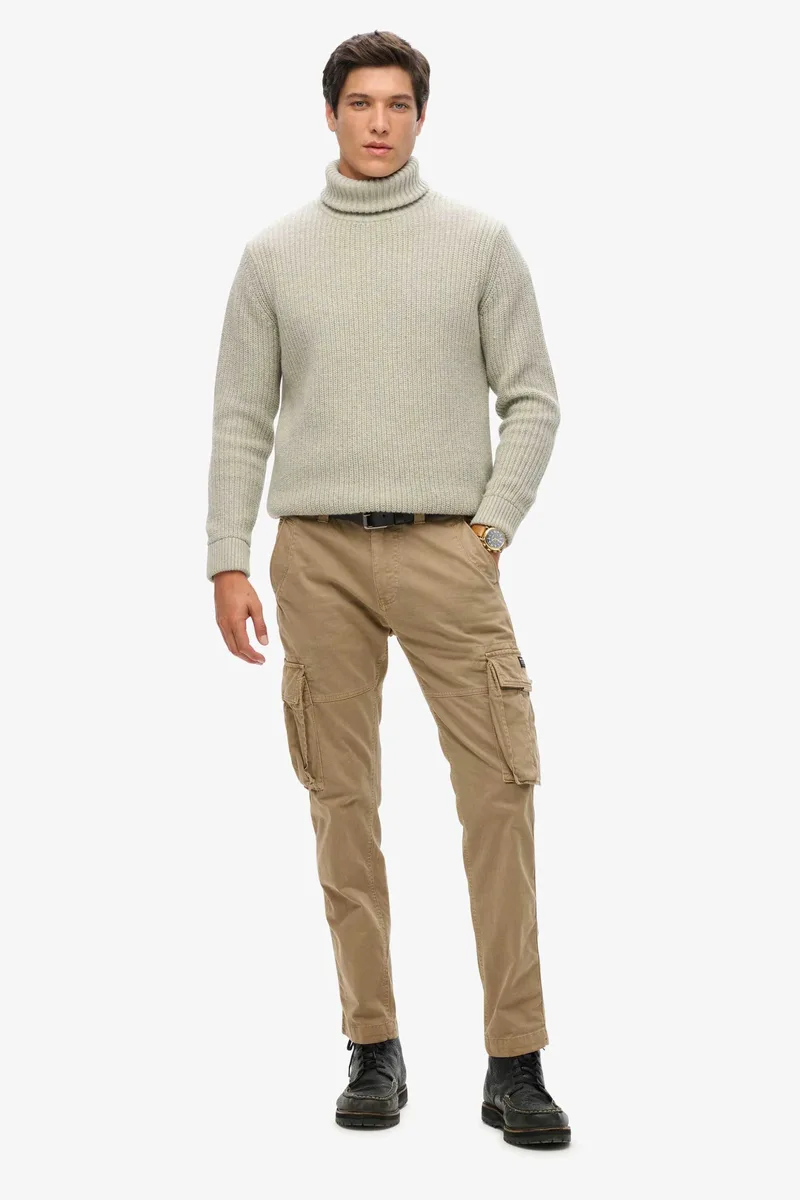 Superdry ανδρικό παντελόνι cargo με logo patch Regular Fit - M7011132A Καμηλό