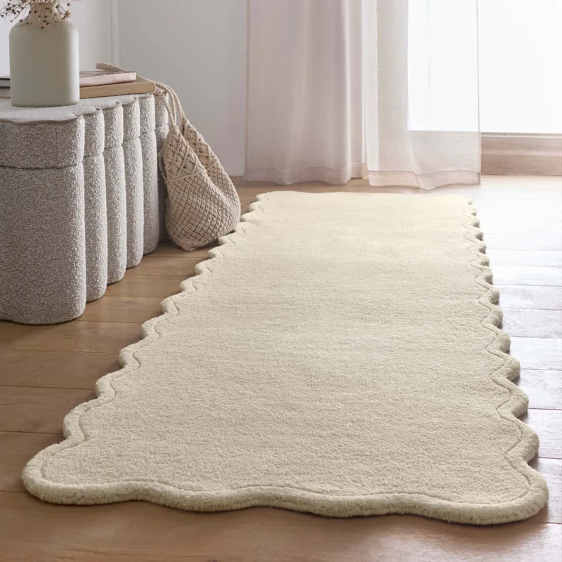 Scalloped Elsie Cream Runner
