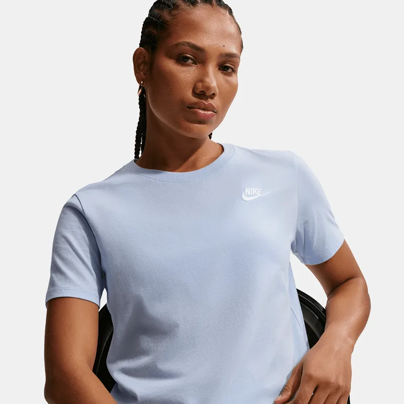 Nike Sportswear Club Essentials Γυναικείο T-Shirt (9000257442_90966)
