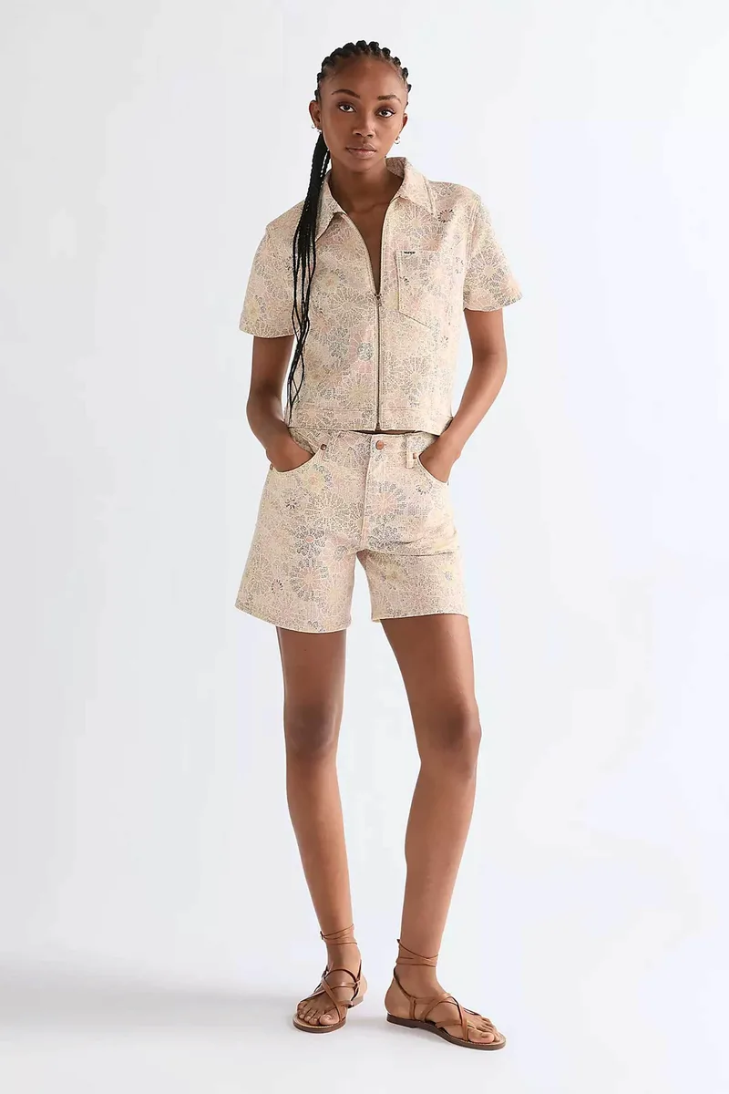 Wrangler® γυναικείο denim σορτς πεντάτσεπο με floral print Relaxed Fit "Cowboy" - 112378215 Μπεζ