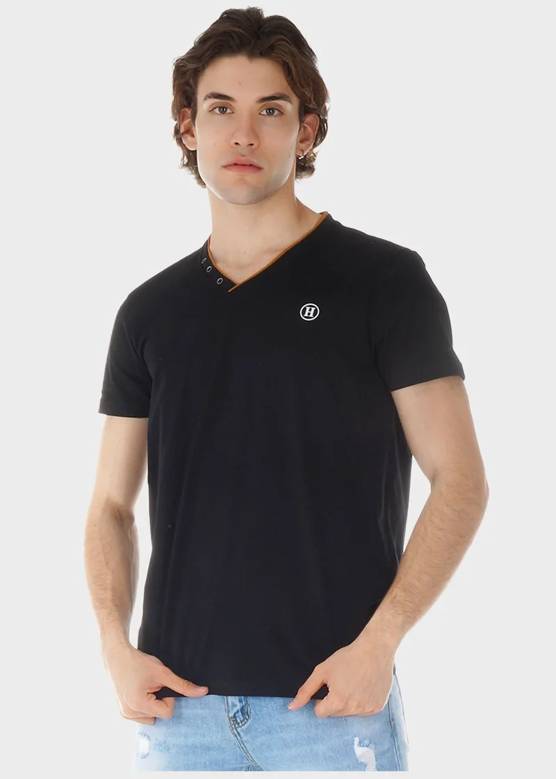 Ανδρική μπλούζα V σε Oversize γραμμή. ΜΑΥΡΟ