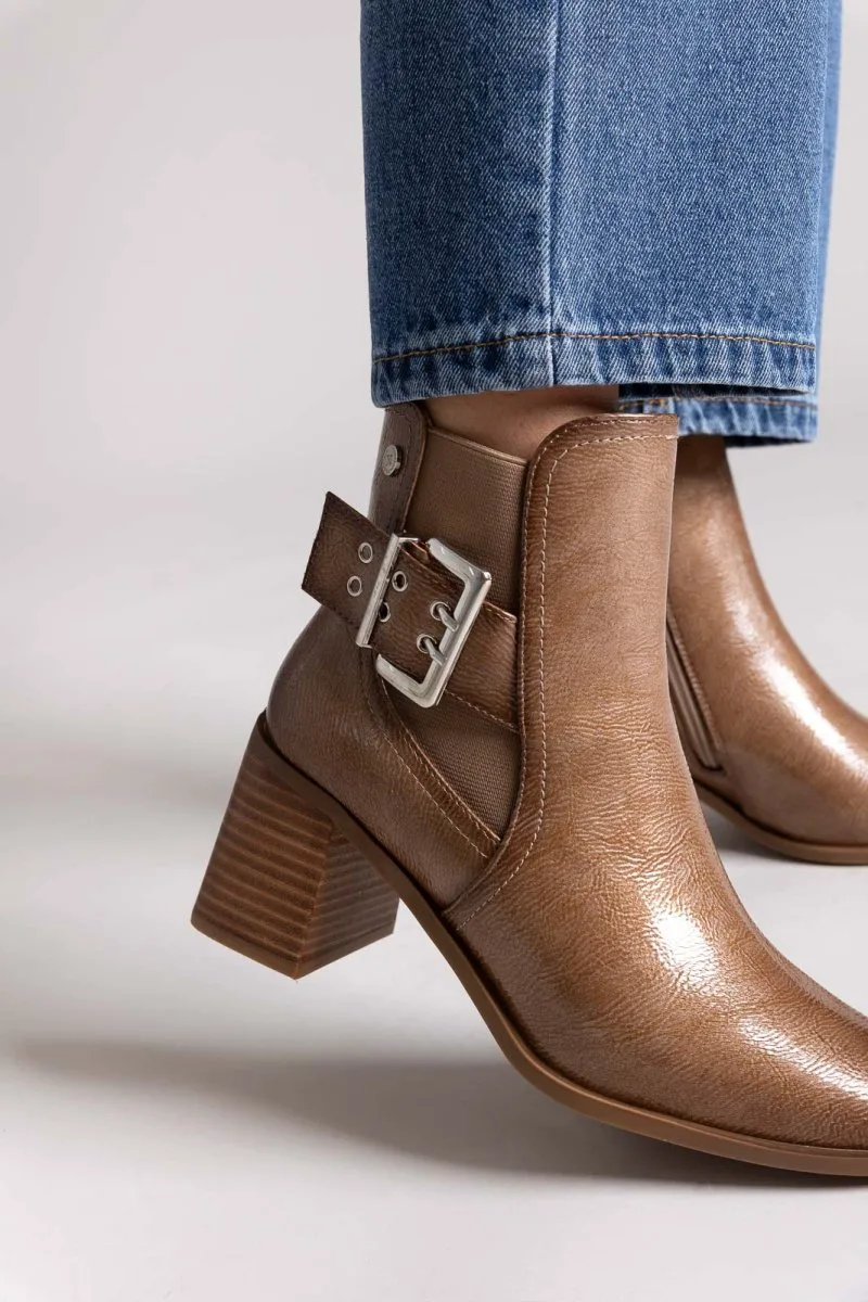 Xti Footwear Μποτάκια με αγκράφα - 144315 - Light Brown Patent