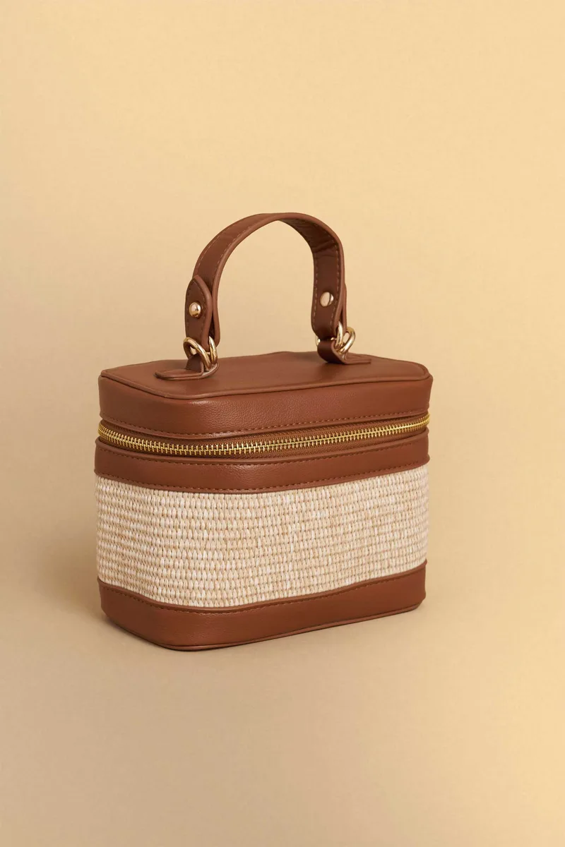 Attrattivo γυναικείο mini bag με συνδυασμό υλικών - 9T23444 Καμηλό