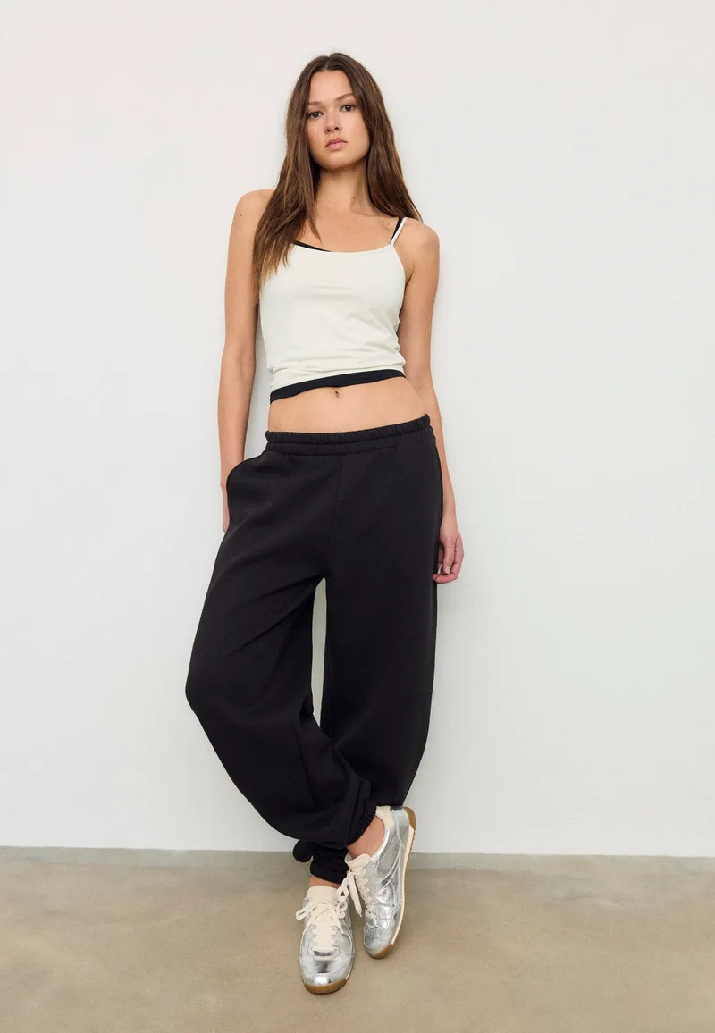 Stradivarius Jogger Παντελόνι Boyfriend Μαύρο S