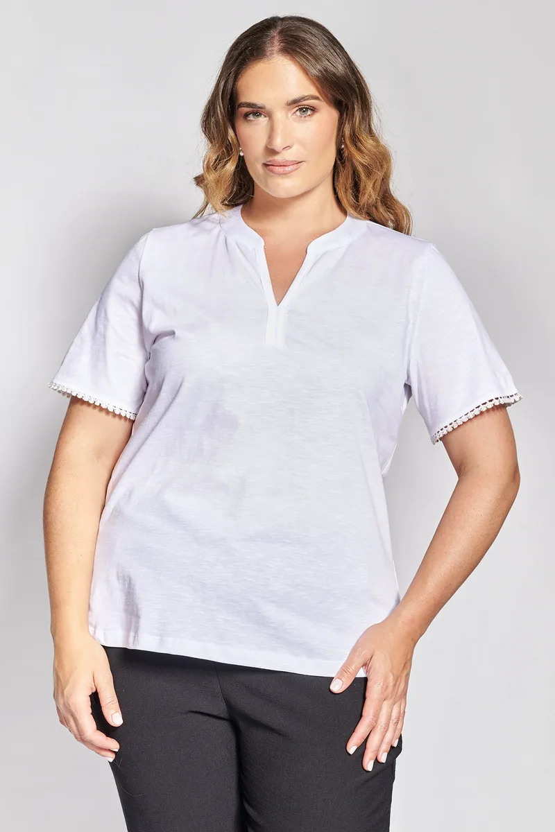 Βαμβακερό T-Shirt με V Λαιμόκοψη και Κροσέ Λεπτομέρεια στα Μανίκια