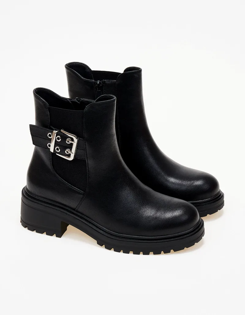 Biker boots με λάστιχο και μεταλλικές λεπτομέρειες - Μαύρο