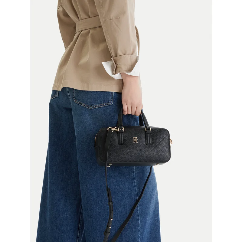 Τσάντα Tommy Hilfiger Th Daily Crossover Mono AW0AW18415 Μαύρο