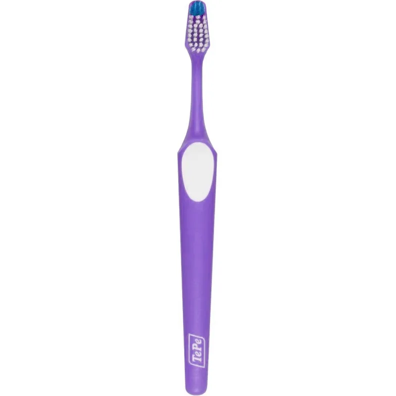 TePe Nova Medium Toothbrush Οδοντόβουρτσα Μέτριας Σκληρότητας που Διευκολύνει την Πρόσβαση στα Πίσω Δόντια & Κωνική Κεφαλή, 1 Τεμάχιο Μωβ
