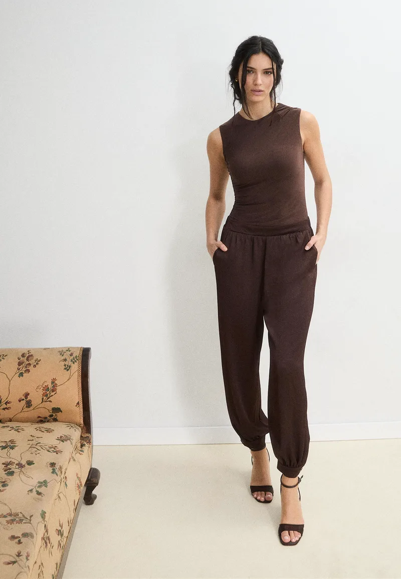 Stradivarius Σατινέ Ολόσωμη Φόρμα Με Λαιμόκοψη Halter Καφέ Xl