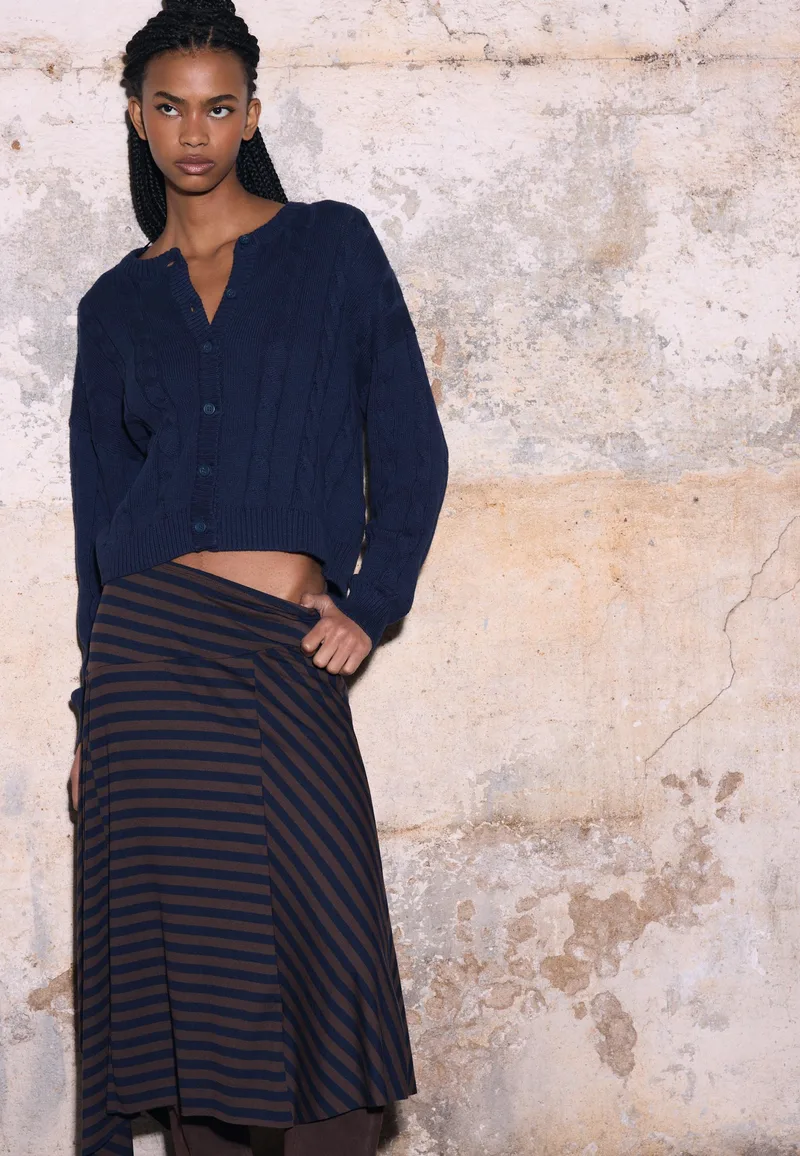 Stradivarius Πλεκτή Ζακέτα Με Κουμπιά Και Πλεξούδες Navy Blue Xs
