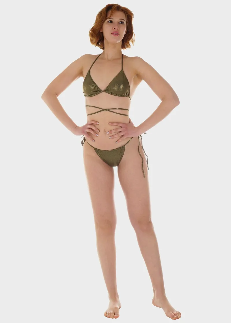 Γυναικείο σετ μαγιό bikini τριγωνάκι αποσπώμενη επένδυση slip παρτό πλαϊνά κορδονάκια.Καλύπτει B Cup. ΧΑΚΙ