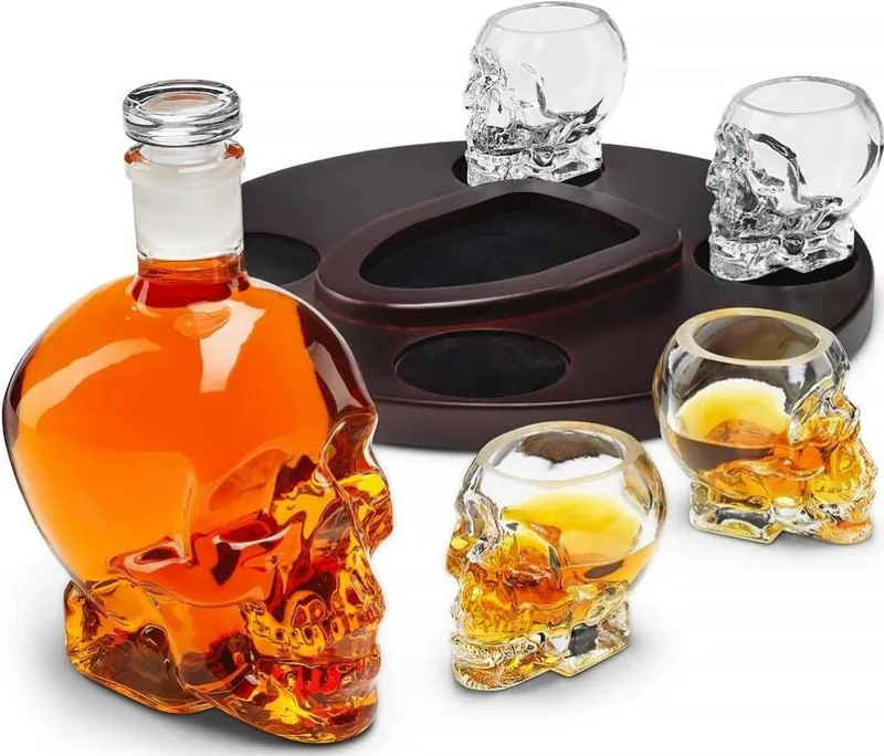 The Source InGenious Skull Decanter Set - Γυάλινο Σετ Ποτού σε Σχήμα Κρανίου με 1 x Καράφα Σερβιρίσματος με Πώμα / 4 x Ποτήρια & 1 x Δίσκος (5056327914679)