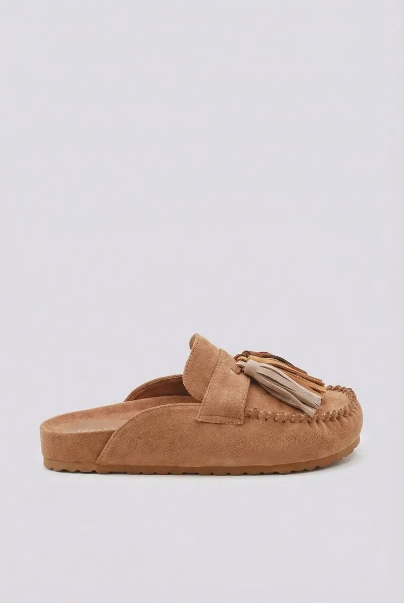 Ideal shoes Fringe Strap Suede Clogs - 9775 - Tan Suede