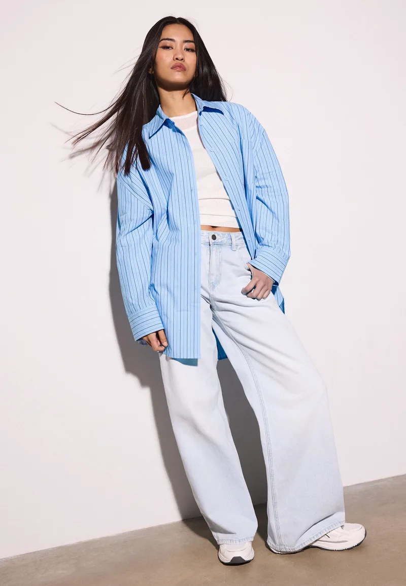 Stradivarius Ριγέ Πουκάμισο Oversize Γκρι Ανοιχτό M