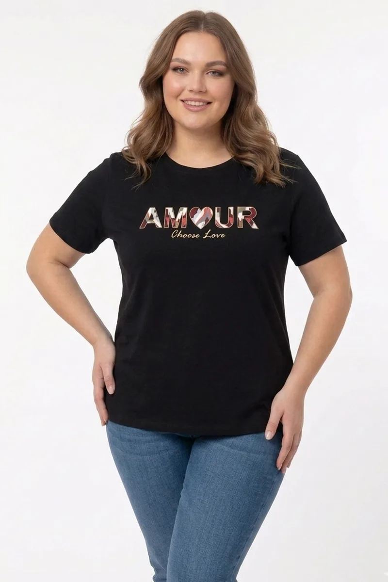 T-shirt με τύπωμα "Amour Choose Love" σε μαύρο χρώμα plus size