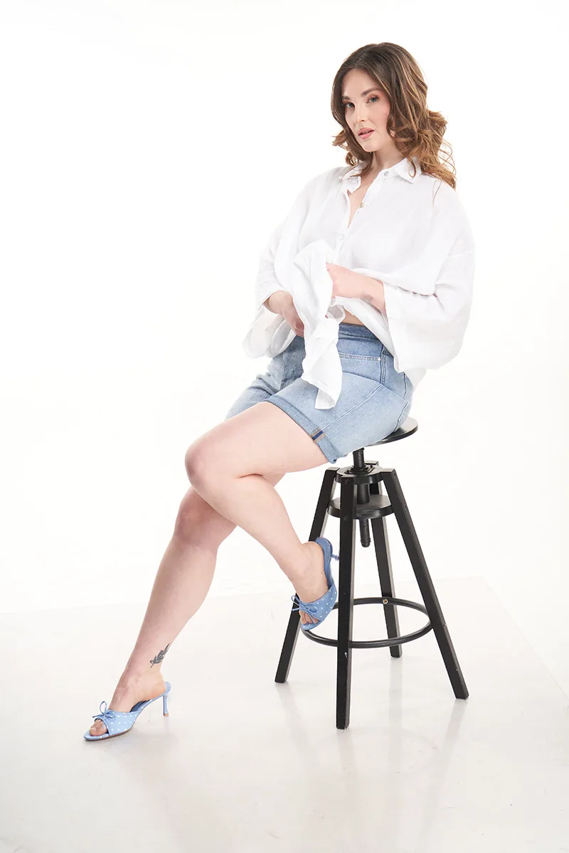 Jean shorts με ανάγλυφα αστέρια σε denim light blue χρώμα plus size