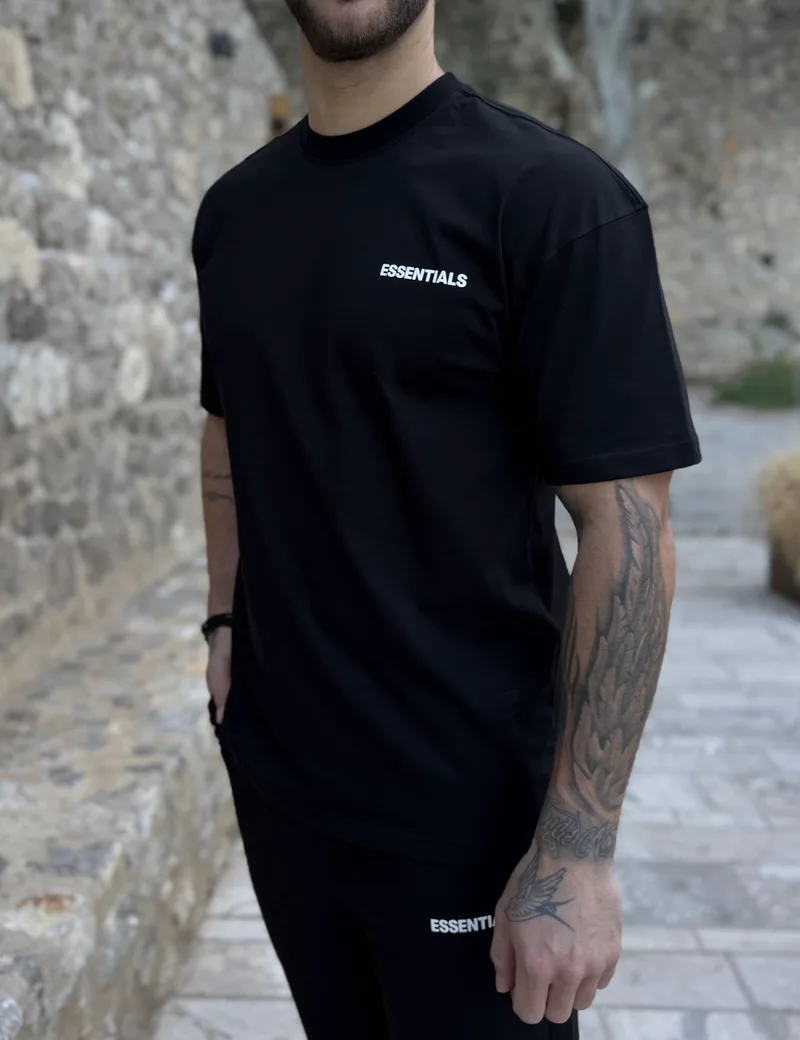 Ανδρική μαύρη oversized κοντομάνικη μπλούζα με λογότυπο στην πλάτη ES014M